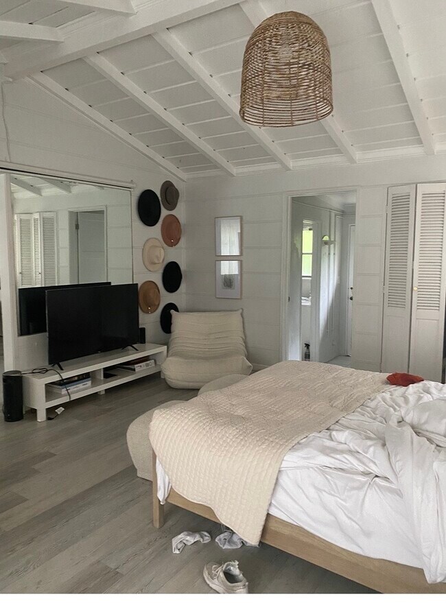 Foto del edificio - 15700 Dickens St