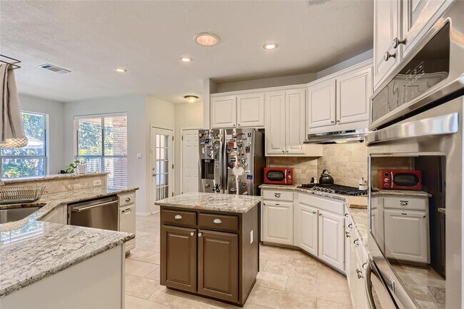 Building Photo - 6542 Clairmont Dr