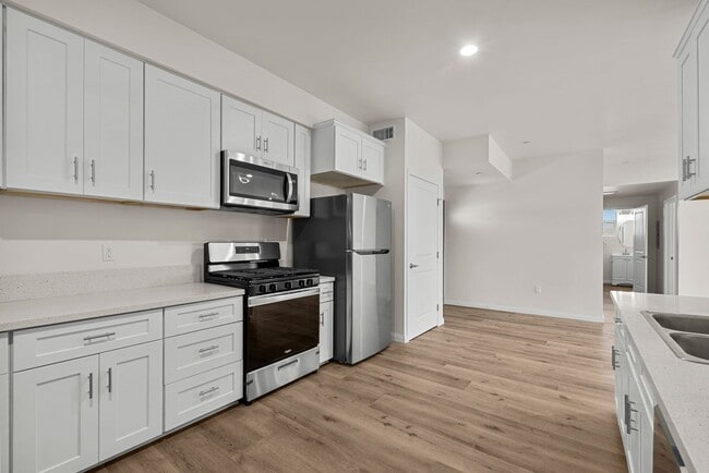 Building Photo - 13853 Victory Blvd