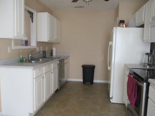Building Photo - 128 Chapel  Hill~Raeford, NC 28376