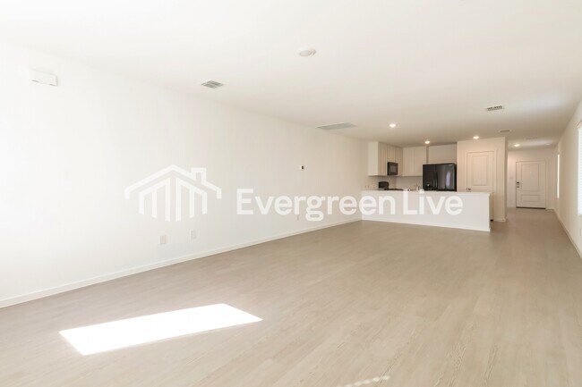 Building Photo - 832 Dressage Ln