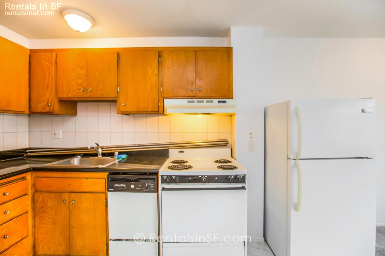 Primary Photo - 646 8th Ave