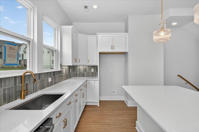 Foto del edificio - 408 Nathaniel Wy