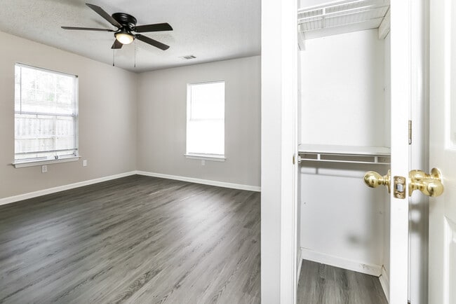 Building Photo - 2424 Cedar Ridge Dr