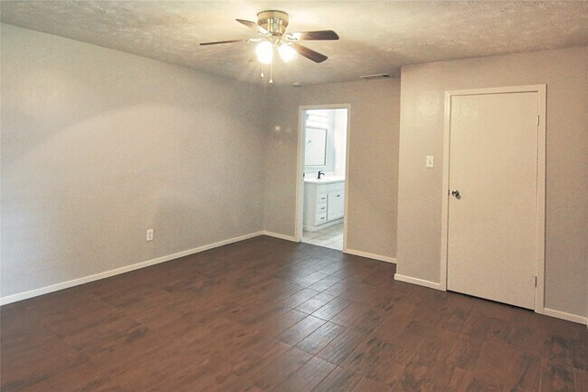Foto del edificio - 3202 Birch Creek Dr