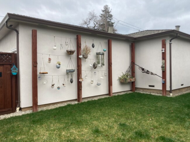 Building Photo - 620 La Sierra Way