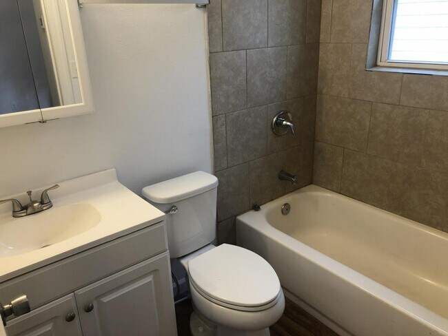 Foto del edificio - 1607-B Gunter St, 27707