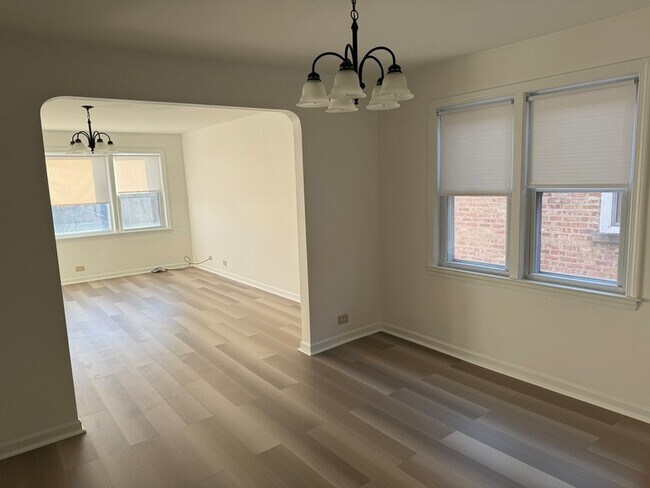 Foto del edificio - 5746 N Kimball Ave