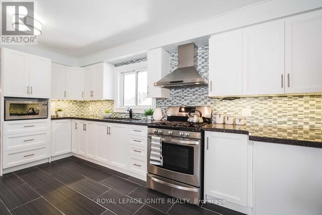 Building Photo - 753 Morrish Rd