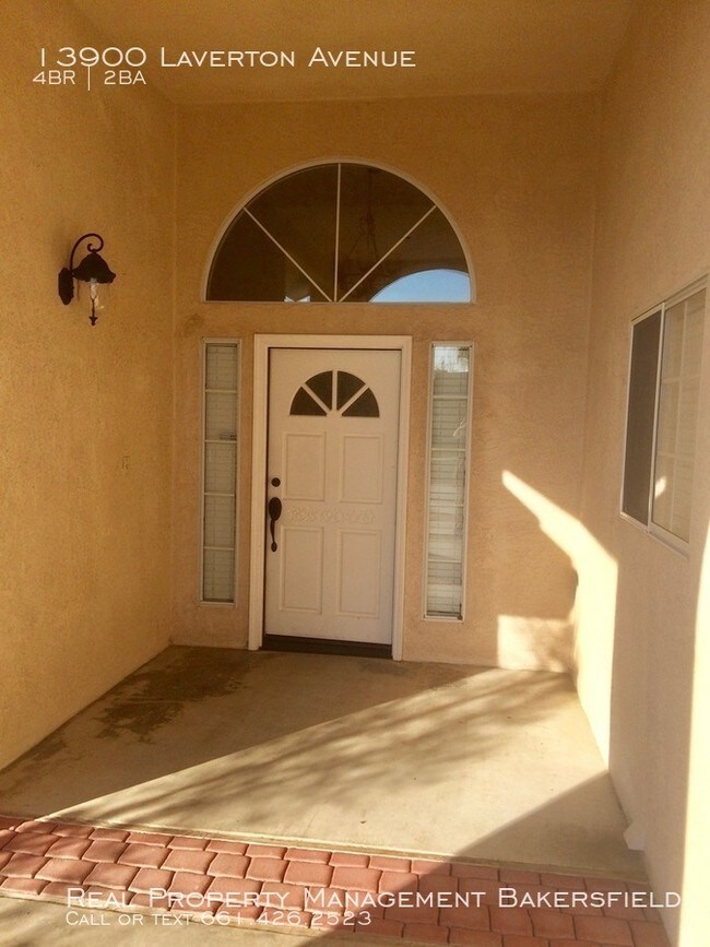 Foto del edificio - 13900 Laverton Avenue