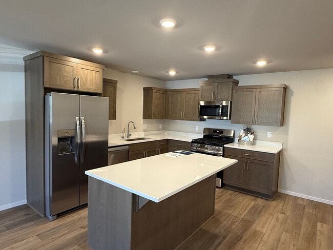 Foto del edificio - BRAND NEW HOME!! Be the first to live here! Great Locations! Spacious 3 bedroom Townhome! Neighbo...