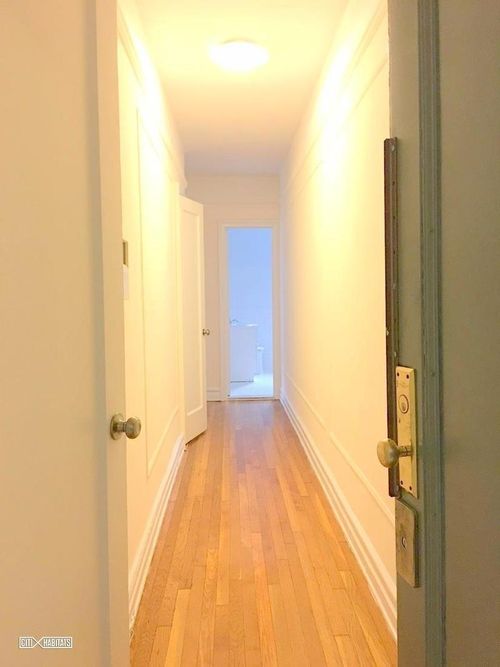 Building Photo - 214 E 51st St