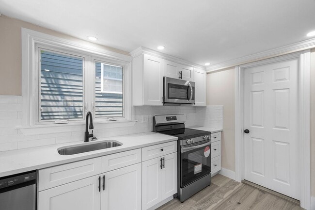 Building Photo - Beautifully Renovated 4-Bedroom Home in Ea...