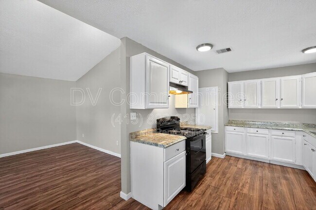 Foto del edificio - 24415 Lightwoods Dr