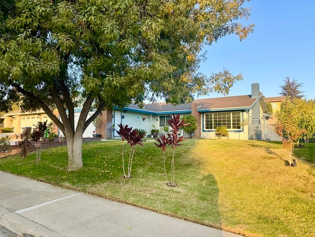 Building Photo - 4704 Fox Glen Ave