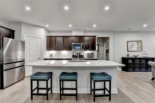 Foto del edificio - 811 Pineberry Ct