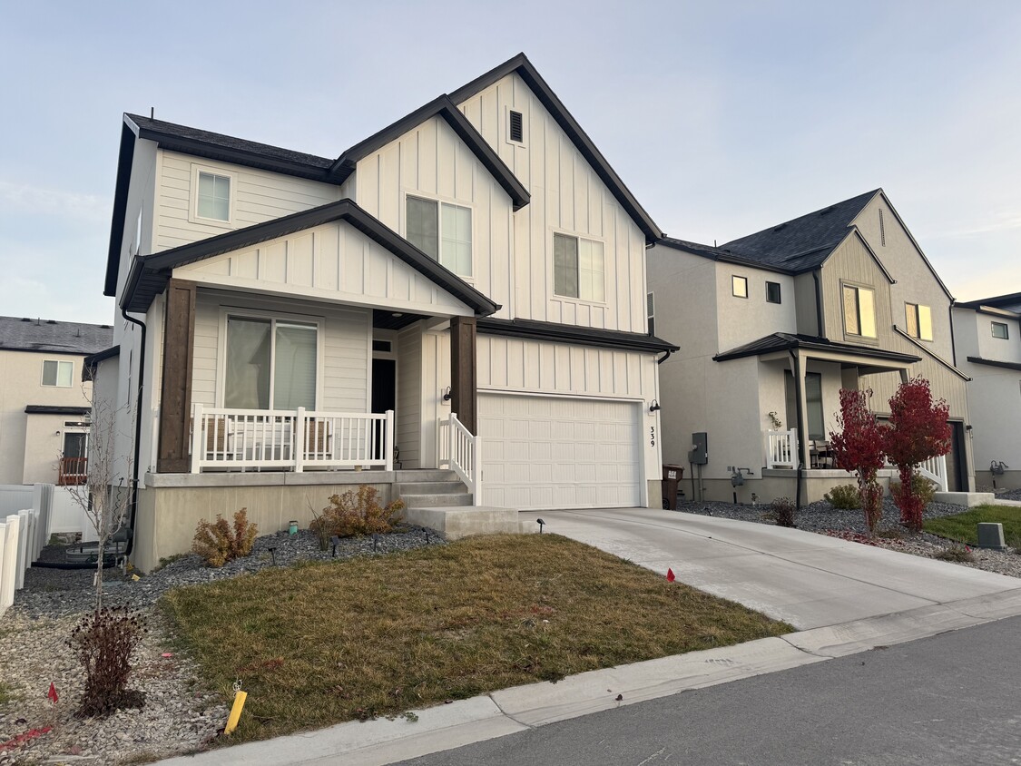 Primary Photo - 339 East Mistilake