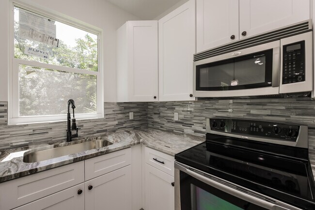 Building Photo - 4412 Bessie Ave
