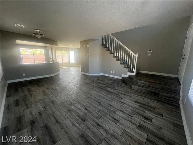 Foto del edificio - 4 bedrooms, 2.5 baths Located in Whitney R...
