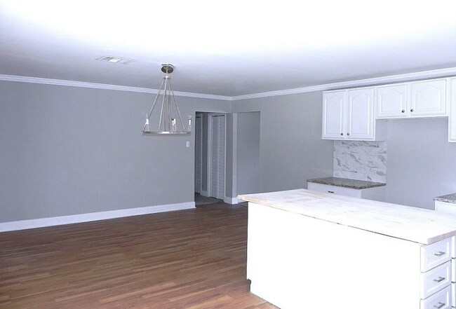 Foto del edificio - 2724 Endicott Dr