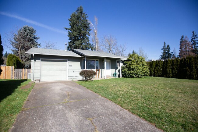 Foto del edificio - *** 3 Bedroom Woodburn home available now ***