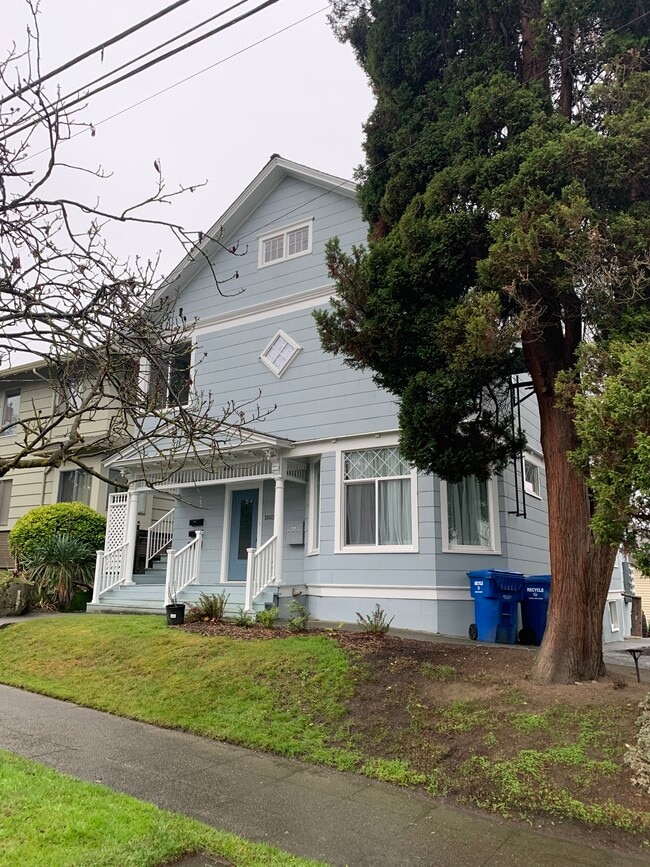 Building Photo - 1803 S Weller St