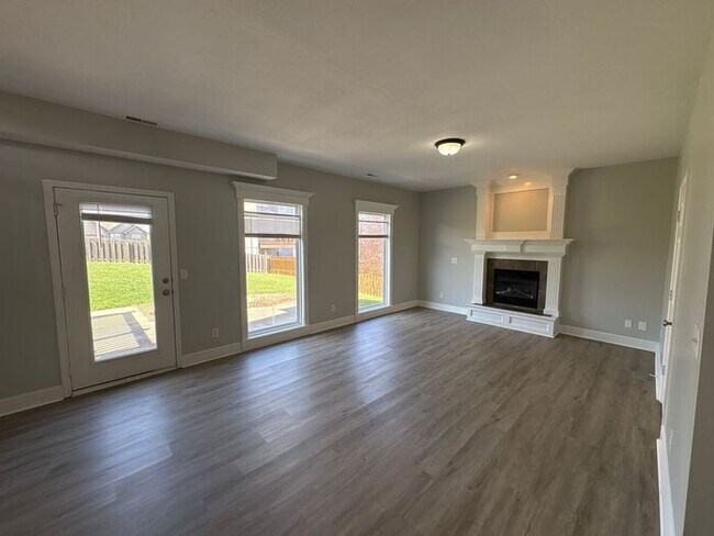Building Photo - 3-Bedroom Home in a Quiet, Relaxing Neighb...