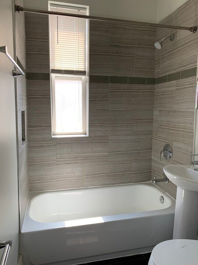 Foto del edificio - 1653 N Halsted St