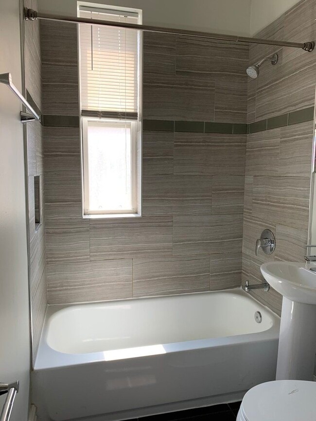 Building Photo - 1653 N Halsted St