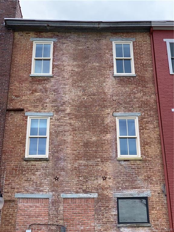 Building Photo - 326 Church St