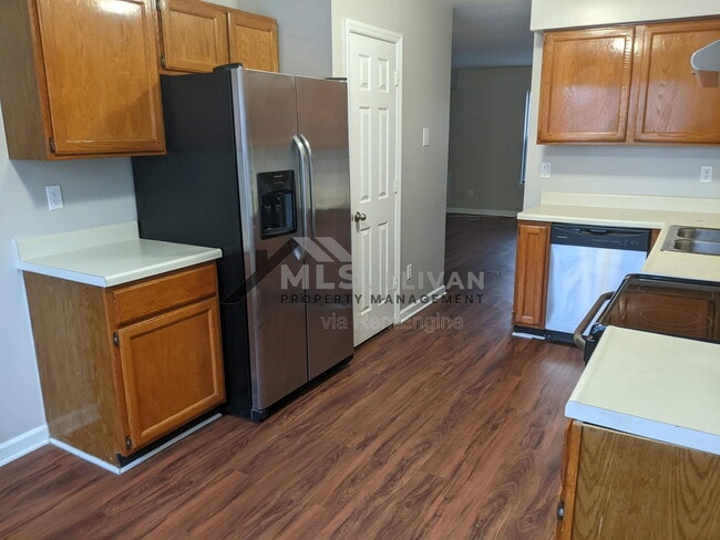 Building Photo - 608 Kendall Dr