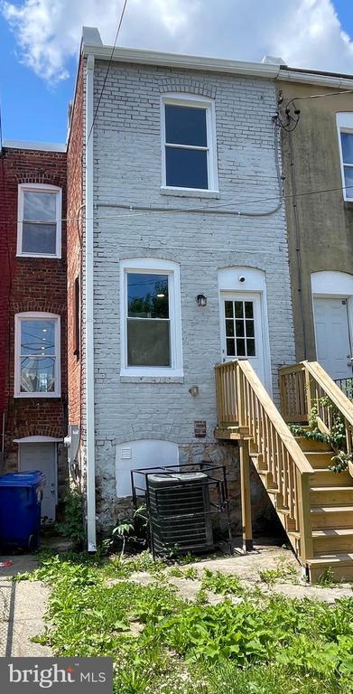 Building Photo - 1620 Homestead St