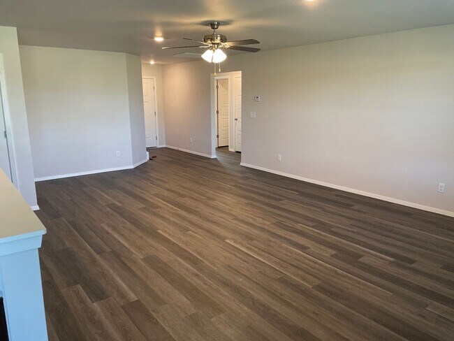 Foto del edificio - *Home For the Holidays Special* BRAND NEW ...