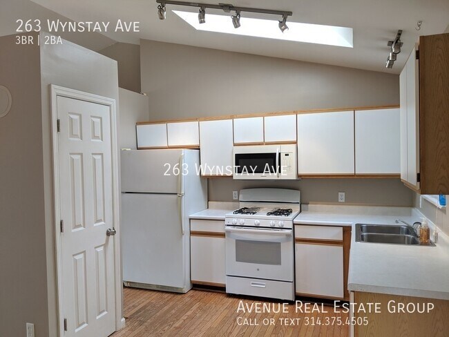 Building Photo - Just Listed! Updated Home