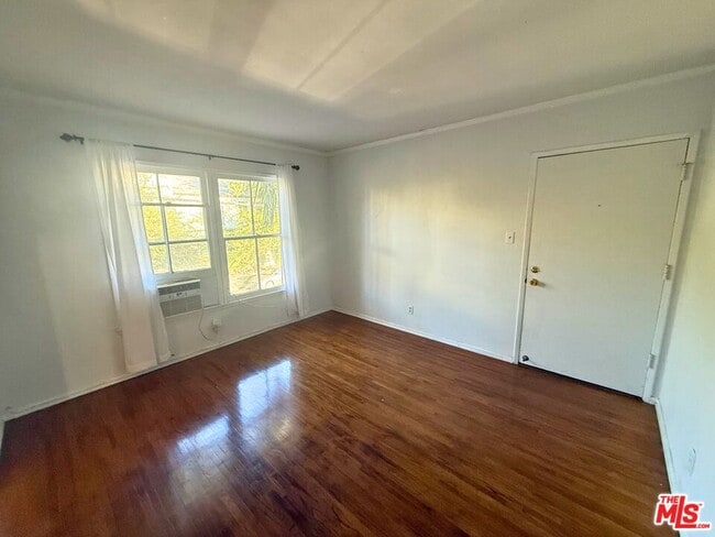 Foto del edificio - 883 N Hoover St