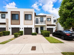 Building Photo - 403 NE 208th Terrace