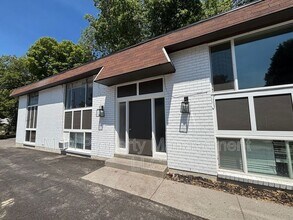 Building Photo - 2564 S 8th E