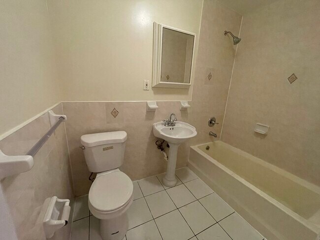 Foto del edificio - 2818 Albemarle Rd