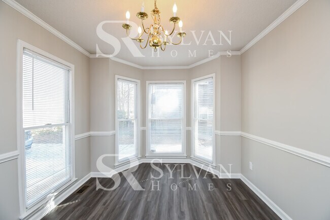 Building Photo - Updated 3 bedroom, 2.5 bath home