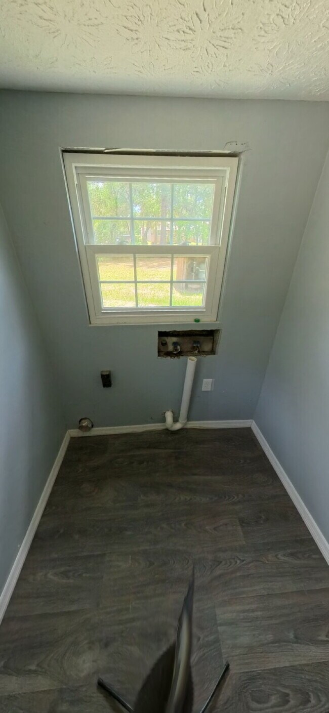Foto del edificio - "Charming 3-Bed Oasis with 2 Full Baths in Keystone Heights – Spacious 1152 Sq Ft!"