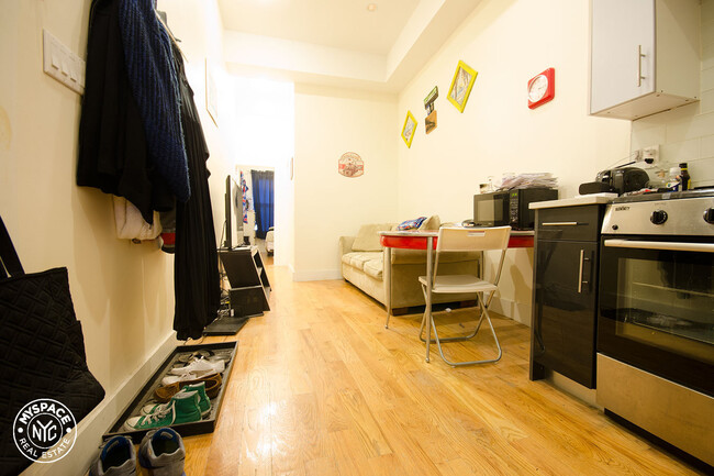 Building Photo - 307 Devoe St
