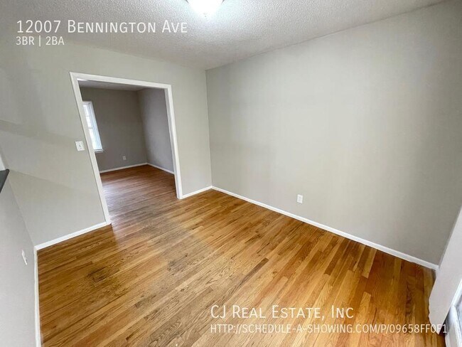 Foto del edificio - 12007 Bennington Ave