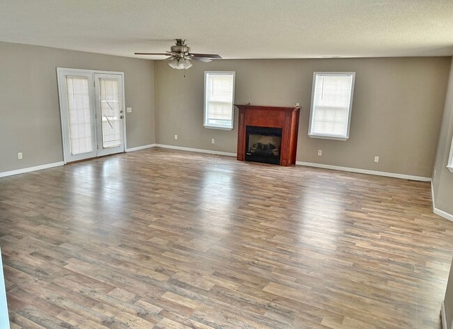 Building Photo - 3 Bedroom, 2 Bath home.