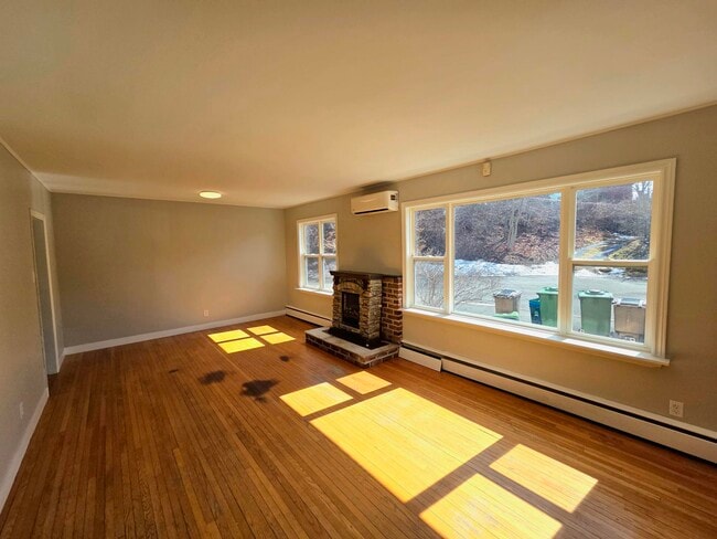 Building Photo - 19 Third St