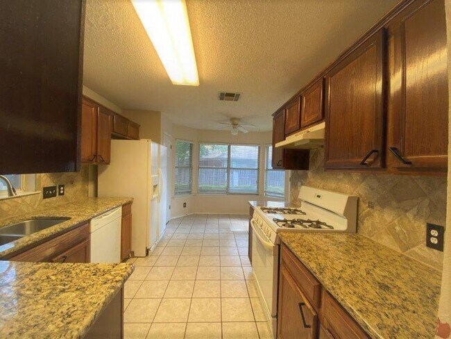 Building Photo - 1903 Balsam Way
