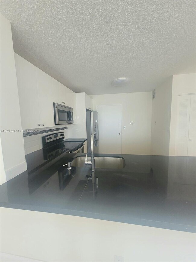 Foto del edificio - 2025 NE 164th St