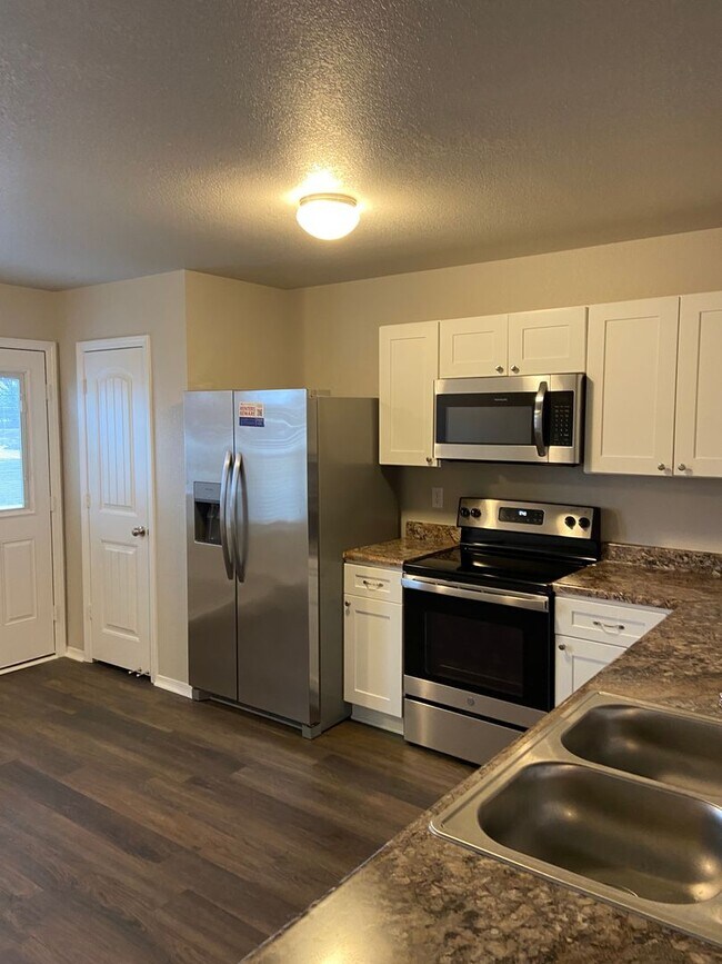 Building Photo - 3828 Travers Ln