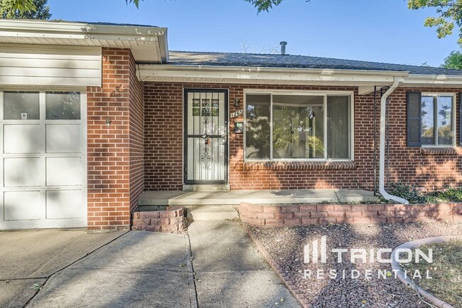 Building Photo - 1265 S Fenton St
