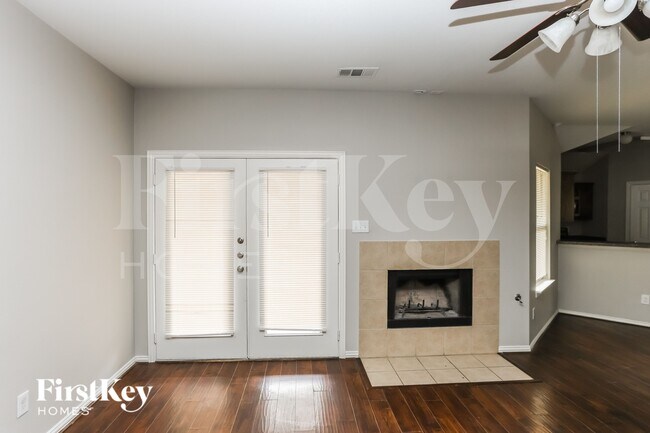 Foto del edificio - 1206 Jewel Ln