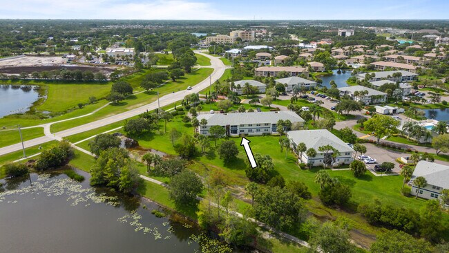 Building Photo - 1500 SE Royal Green Cir
